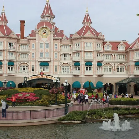 Val D'europe - Parking Prive Gratuit - Rer A - Proche Disneyland Paris * Chessy (Seine-et-Marne)